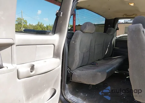 2003 Chevrolet Silverado 2500Hd Ls z USA, uszkodzony, nr VIN 1GCHK29U03E134013